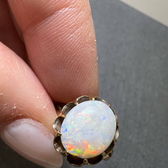 10K yellow gold and opal ring - Picture 8 of 15
